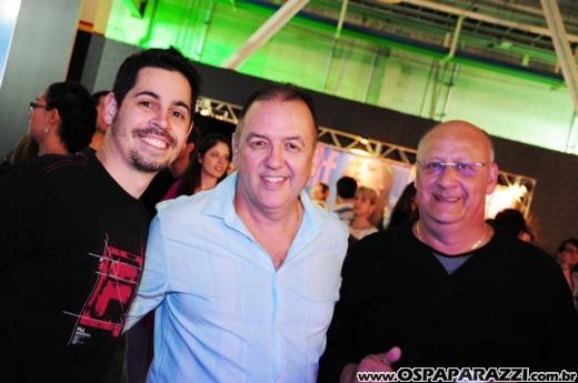 Celebridades desfilam no Oscar Fashion Days Festival 2012