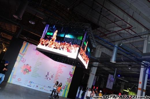 Celebridades desfilam no Oscar Fashion Days Festival 2012