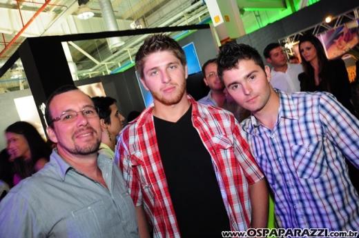Celebridades desfilam no Oscar Fashion Days Festival 2012