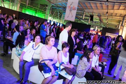 Celebridades desfilam no Oscar Fashion Days Festival 2012