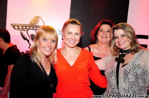 Celebridades desfilam no Oscar Fashion Days Festival 2012