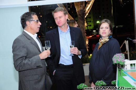 Noite de festa no lançamento do Celebrity Vila Ema