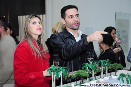 Noite de festa no lançamento do Celebrity Vila Ema