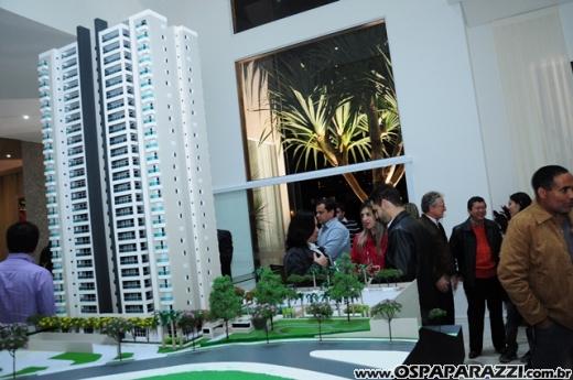 Noite de festa no lançamento do Celebrity Vila Ema