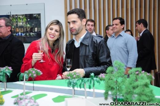 Noite de festa no lançamento do Celebrity Vila Ema