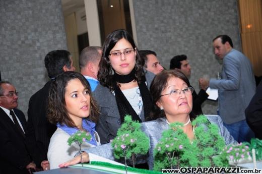 Noite de festa no lançamento do Celebrity Vila Ema