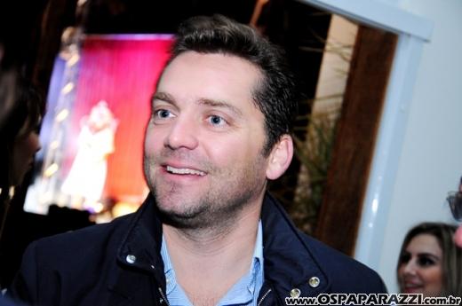Noite de festa no lançamento do Celebrity Vila Ema