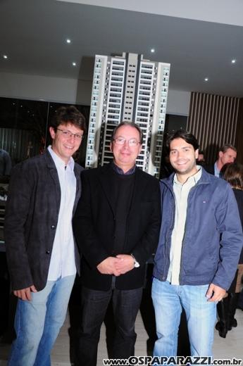 Noite de festa no lançamento do Celebrity Vila Ema