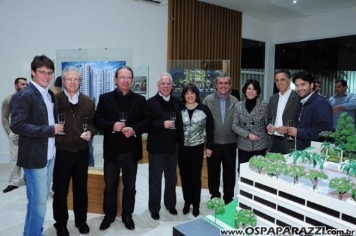Noite de festa no lançamento do Celebrity Vila Ema