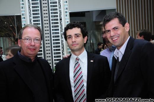 Noite de festa no lançamento do Celebrity Vila Ema
