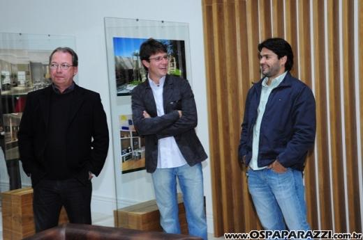 Noite de festa no lançamento do Celebrity Vila Ema