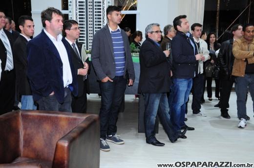 Noite de festa no lançamento do Celebrity Vila Ema