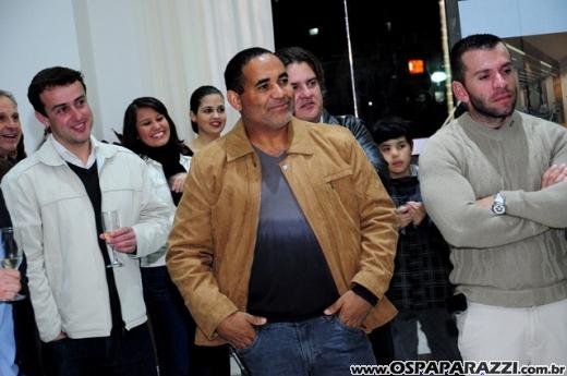 Noite de festa no lançamento do Celebrity Vila Ema
