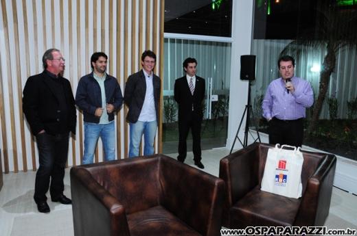 Noite de festa no lançamento do Celebrity Vila Ema