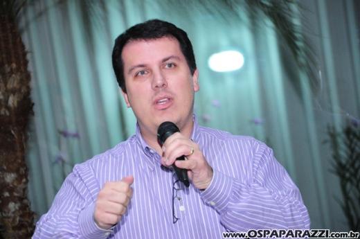 Noite de festa no lançamento do Celebrity Vila Ema