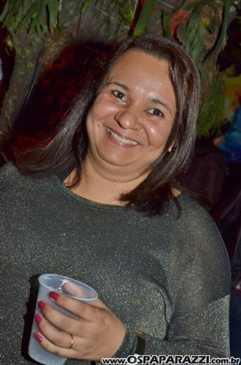 Aniversário de Dodô Minas com balada retrô na Cenário