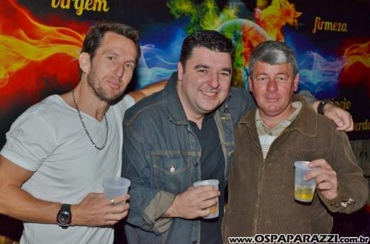 Aniversário de Dodô Minas com balada retrô na Cenário