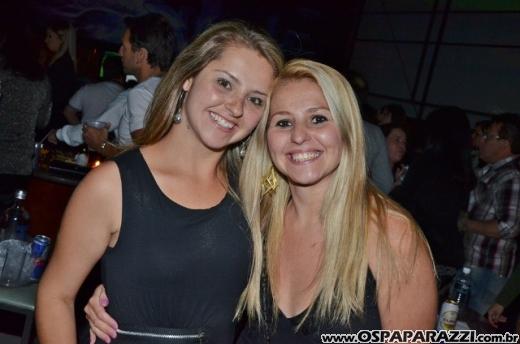 Aniversário de Dodô Minas com balada retrô na Cenário