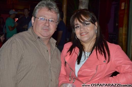 Aniversário de Dodô Minas com balada retrô na Cenário