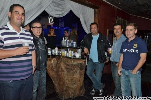 Aniversário de Dodô Minas com balada retrô na Cenário