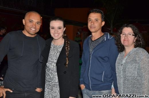 Aniversário de Dodô Minas com balada retrô na Cenário