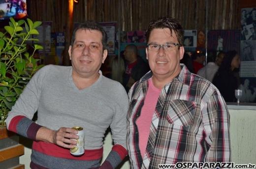 Aniversário de Dodô Minas com balada retrô na Cenário