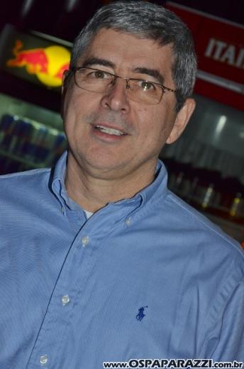 Aniversário de Dodô Minas com balada retrô na Cenário