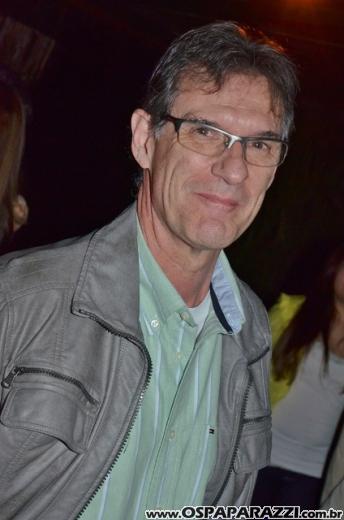Aniversário de Dodô Minas com balada retrô na Cenário