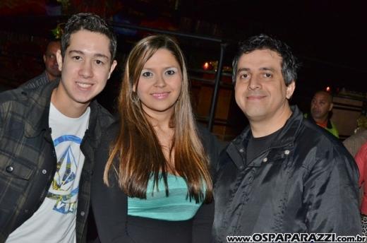 Aniversário de Dodô Minas com balada retrô na Cenário