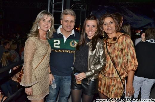 Aniversário de Dodô Minas com balada retrô na Cenário
