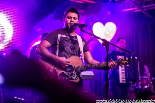 Marcos e Belutti fazem show na Fazenda Coléginho em Jacareí