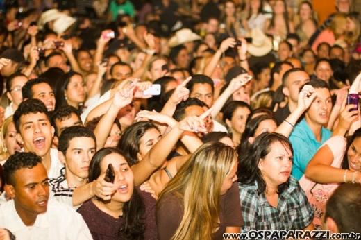 Marcos e Belutti fazem show na Fazenda Coléginho em Jacareí