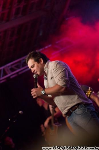 Marcos e Belutti fazem show na Fazenda Coléginho em Jacareí