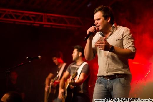 Marcos e Belutti fazem show na Fazenda Coléginho em Jacareí