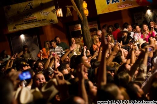 Marcos e Belutti fazem show na Fazenda Coléginho em Jacareí