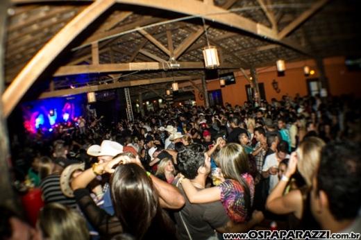 Marcos e Belutti fazem show na Fazenda Coléginho em Jacareí