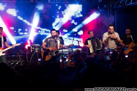 Marcos e Belutti fazem show na Fazenda Coléginho em Jacareí