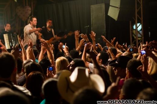Marcos e Belutti fazem show na Fazenda Coléginho em Jacareí