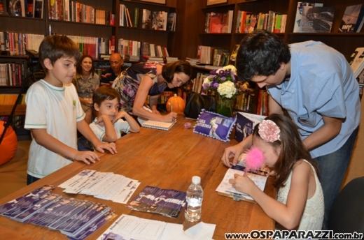 Bia Fedato lança livro A Casa Misteriosa no Vale Sul Shopping