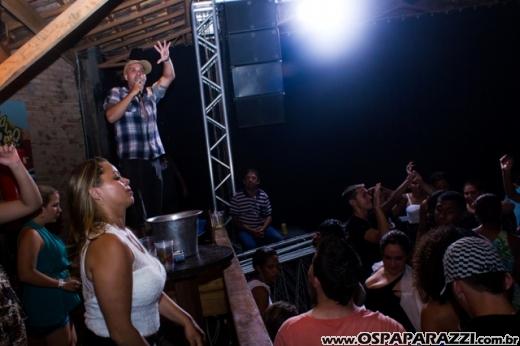 Thiaguinho apresenta-se na Fazenda Coléginho em Jacareí