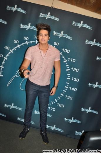 O meteoro Luan Santana faz show na Estância Nativa Sertaneja