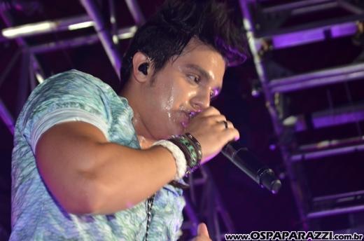 O meteoro Luan Santana faz show na Estância Nativa Sertaneja