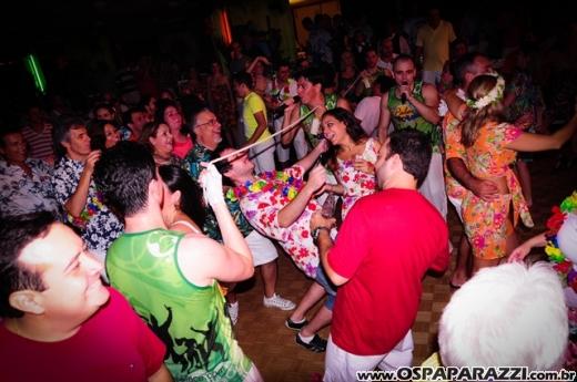 Baile do Hawaí abre os festejos do Carnaval Centenário da AESJ