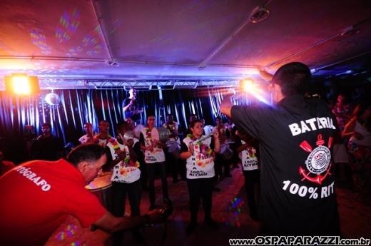 Baile do Hawaí abre os festejos do Carnaval Centenário da AESJ