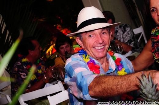 Baile do Hawaí abre os festejos do Carnaval Centenário da AESJ