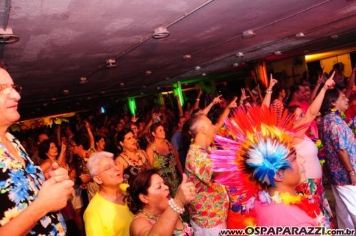 Baile do Hawaí abre os festejos do Carnaval Centenário da AESJ