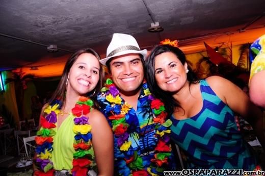 Baile do Hawaí abre os festejos do Carnaval Centenário da AESJ