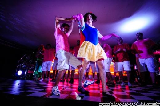 Baile do Hawaí abre os festejos do Carnaval Centenário da AESJ