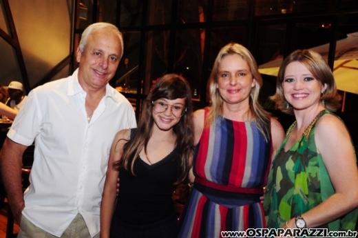Patricia Couto recebe parabéns no SantOnofre Boteco Bistrô