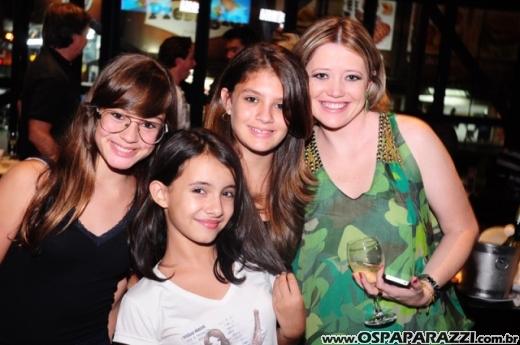 Patricia Couto recebe parabéns no SantOnofre Boteco Bistrô